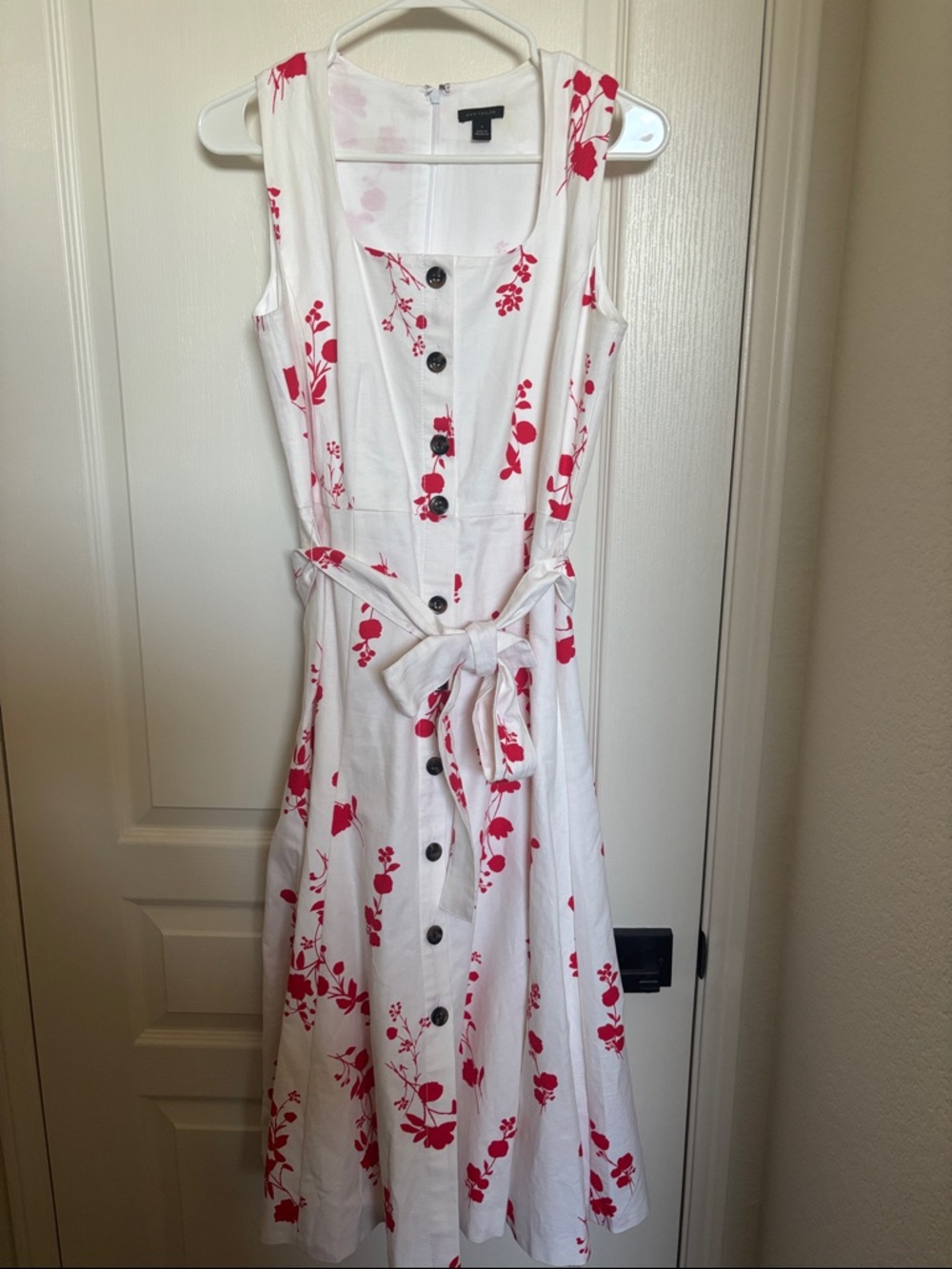 Ann Taylor , size 4 Sleeveless White Dress with Red Floral Print and Tie Waist